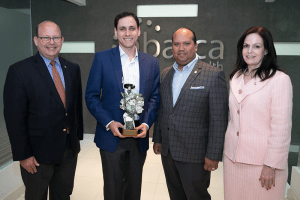 Photo - Jason Borschow received the Teodoro Moscoso Award from the Chamber of Commerce of Puerto Rico - 2017