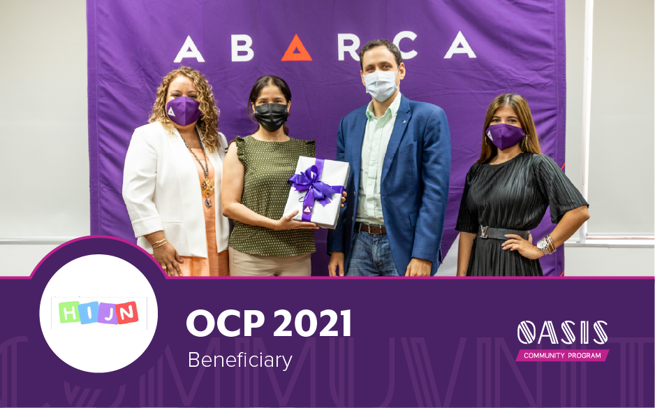 Team members from Hogar Infantil Jesús Nazareno with Abarca representatives holding a gift, featured as an OCP 2021 beneficiary supporting pediatric care for children in Isabela.