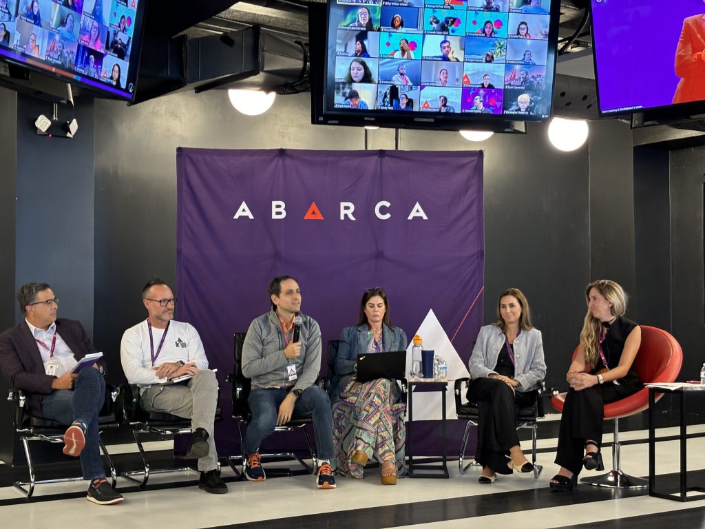 Jason Borschow speaking at an Oasis Connections leadership session at Abarca Health’s Oasis Santurce campus, with attendees joining in person and virtually