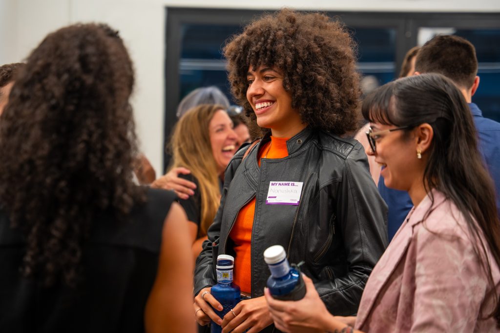 Guests share a moment of connection and conversation at Oasis Mixer, Abarca Health’s networking event for Puerto Rico’s innovation community.